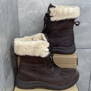 UGG Dark Brown Boots with Cream Fur Mens: 10   Womens: 11.5. NWB